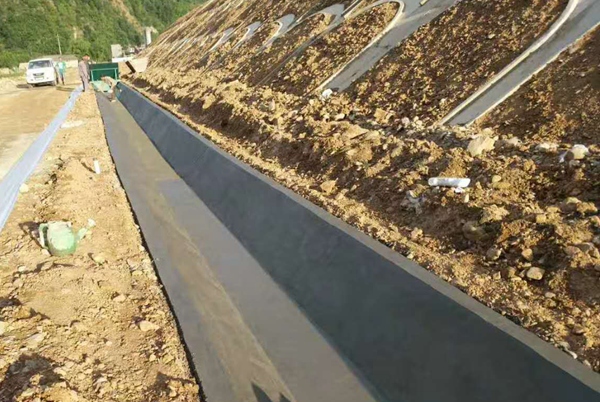 梯形邊溝成型機.梯形排水溝滑膜機